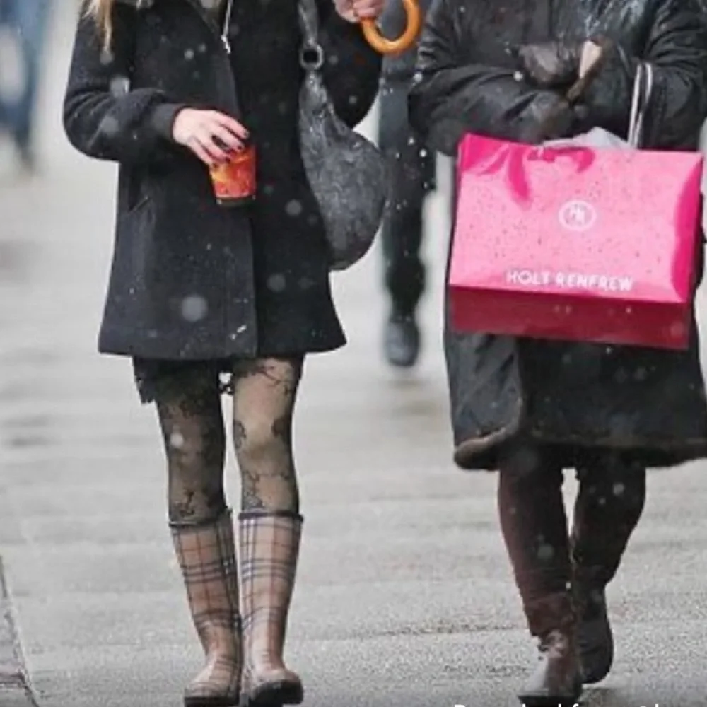 Burberry Haymarket Check Pattern Rubber Rain Boots! - Picture 10 of 12